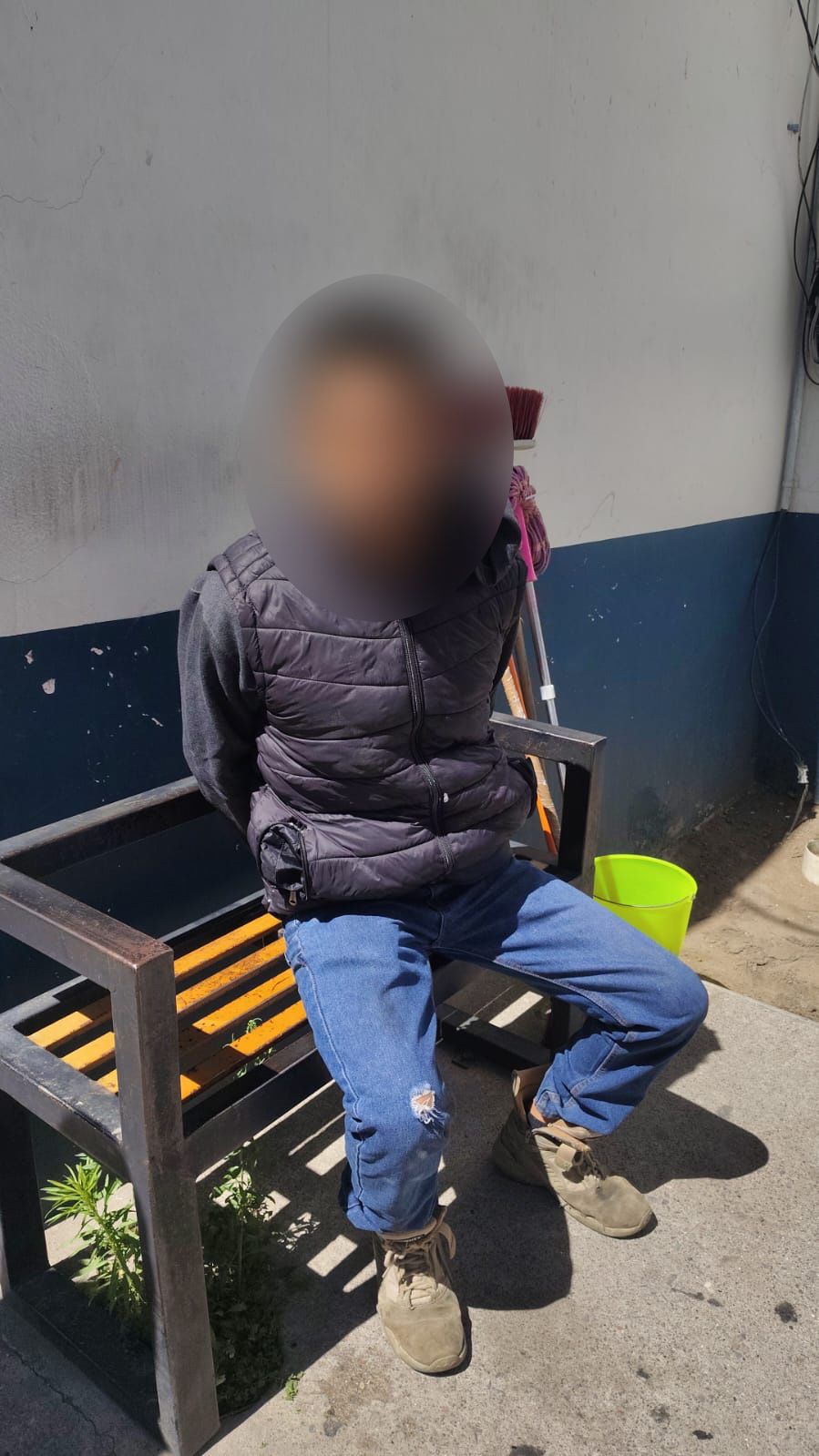 Detiene Seguridad Pública de Huamantla a hombre que golpeaba a una mujer; intentaba huir y lo agarran armado